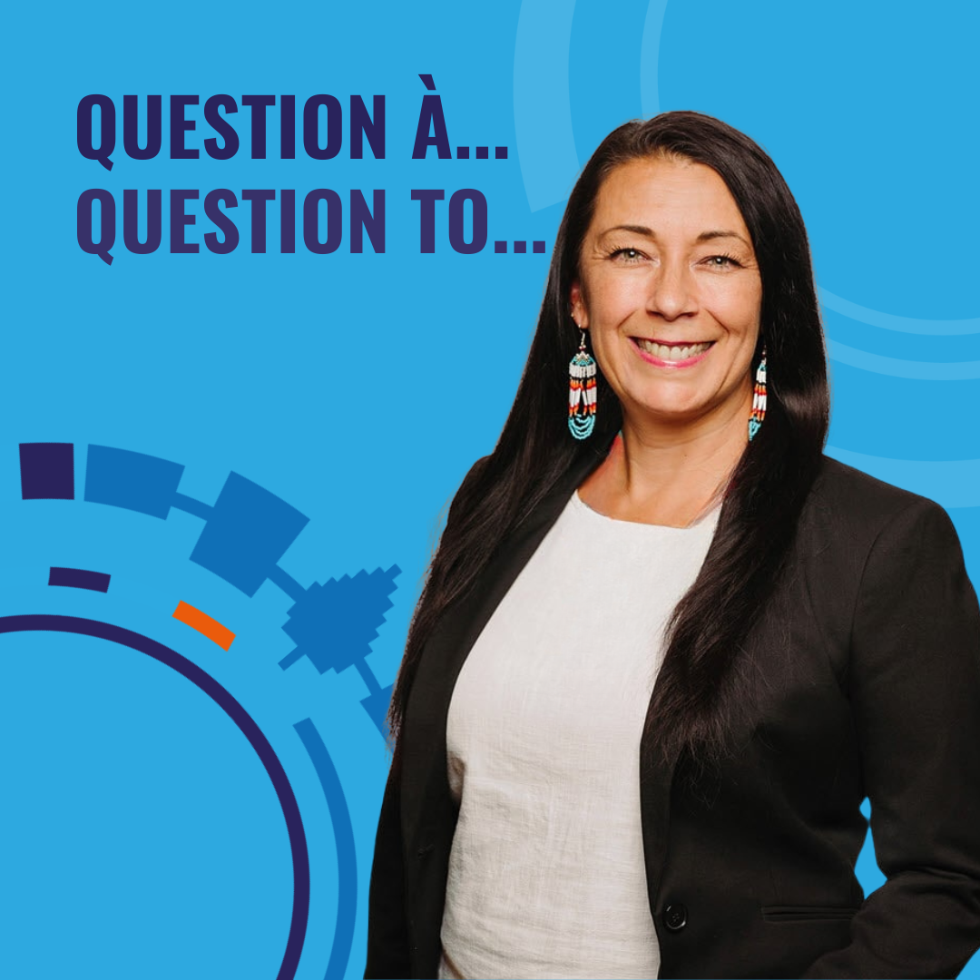 Une femme souriante en veston noir devant le logo du GCÉPAQ, avec le texte 'QUESTION À... QUESTION TO...'.